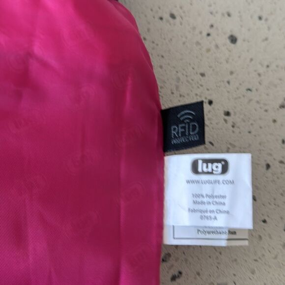 Lug Skipper RFID Shoulder Crossbody Bag Burgundy Dot Quilted Travel Casual EUC - Picture 5 of 12